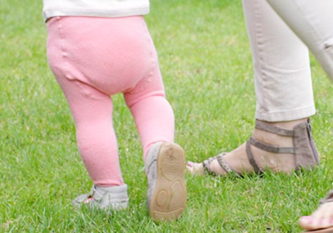 [Translate to english australien:] when babies learn to walk