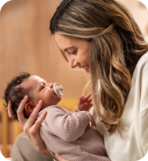 [Translate to English (Australia) (Reborn) nuk.com.au:] Mother with baby and soother