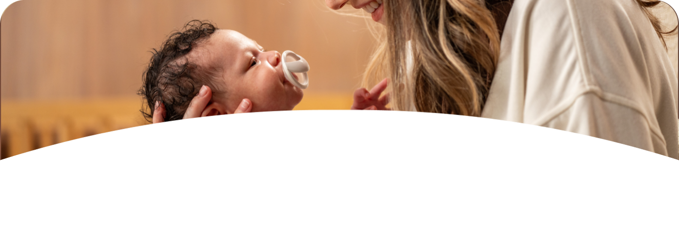 [Translate to English (Australia) (Reborn) nuk.com.au:] Mother with baby and soother
