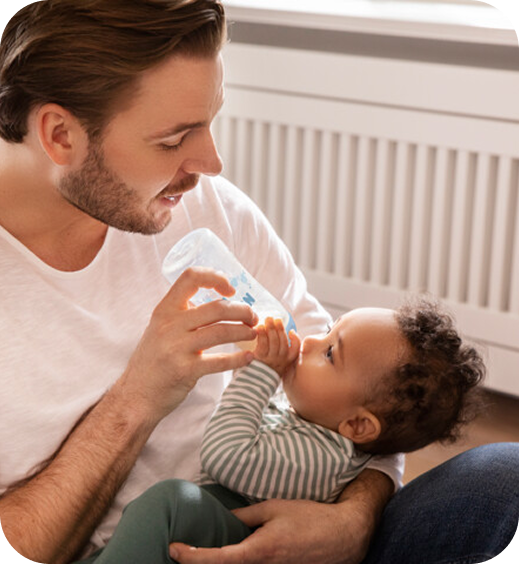 [Translate to English (Australia) (Reborn) nuk.com.au:] Father and Baby with Baby bottle