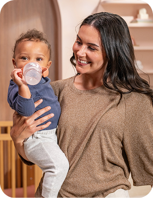 [Translate to English (Australia) (Reborn) nuk.com.au:] Mother with Baby and Learner bottle