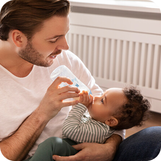 [Translate to English (Australia) (Reborn) nuk.com.au:] Father with Baby and Baby bottle